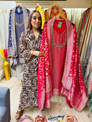 UNSTITCHED PURE GEORGETTE BANARSI WEAVING SUITS WITH HANDWORK ON NECK WITH BANARSI DUPATTAS