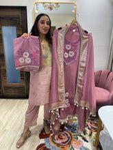 UNSTITCHED CRUSHED MULMUL DESIGNER SUITS.