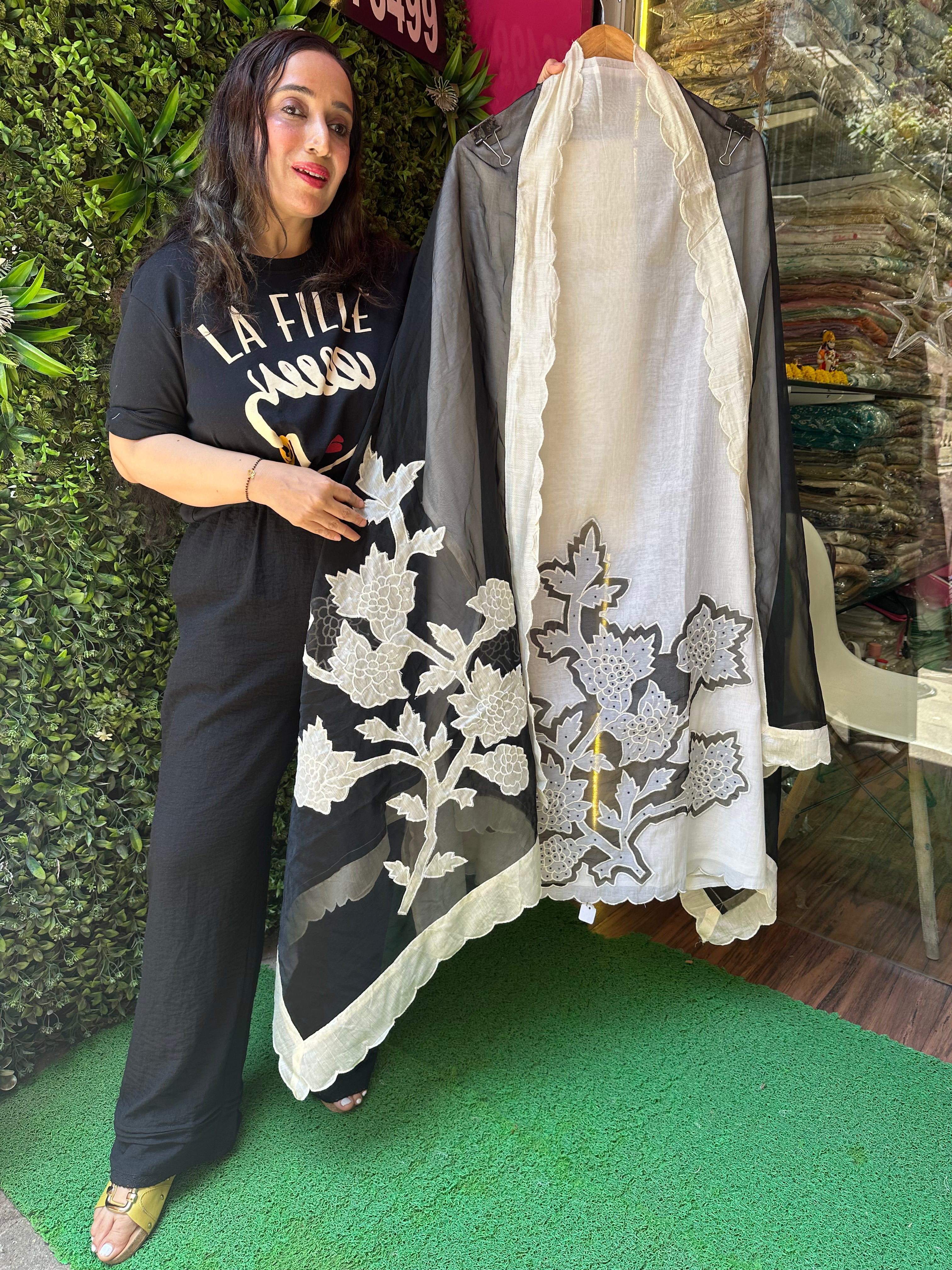 UNSTITCHED PURE MULMUL APPLIQUE SUITS.