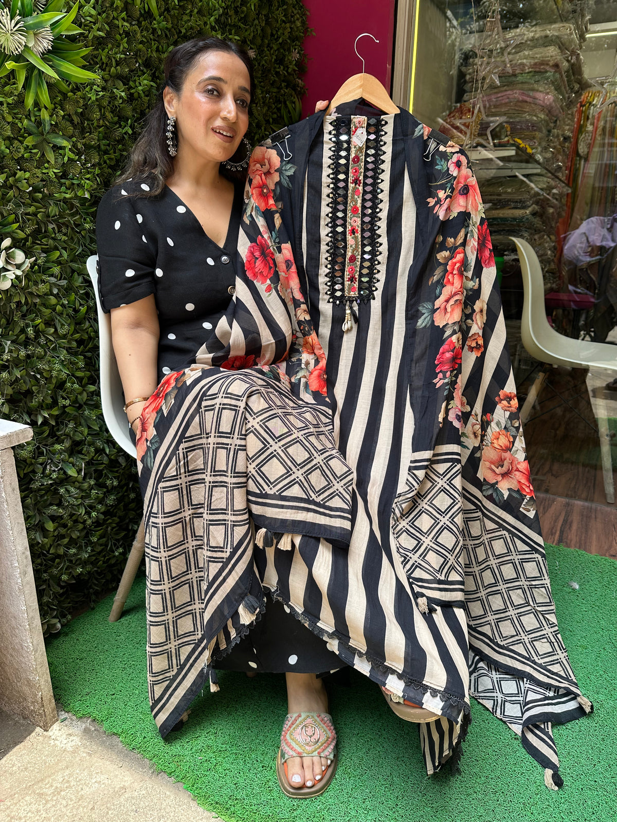 UNSTITCHED PURE MULMUL AFGHANI PRINTING SUITS.