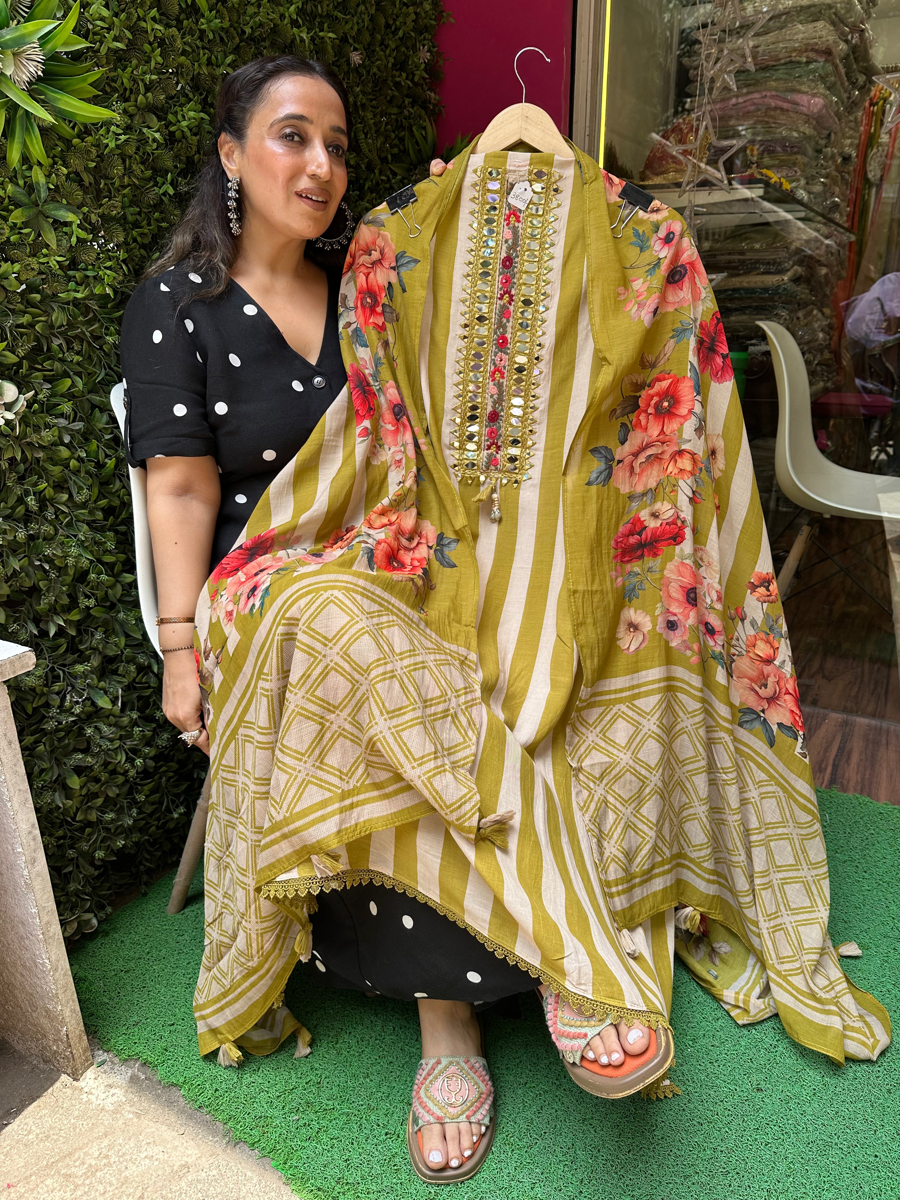 UNSTITCHED PURE MULMUL AFGHANI PRINTING SUITS.