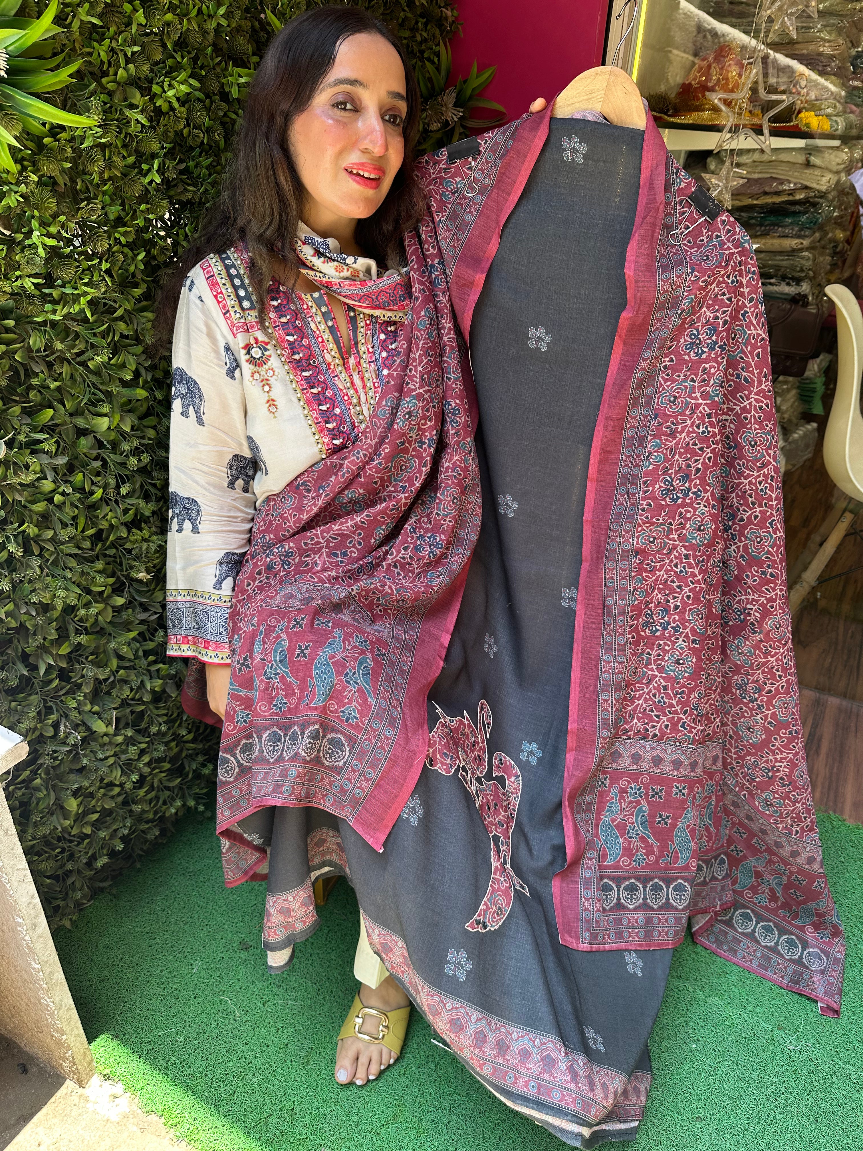 UNSTITCHED PURE COTTON LINEN AJRAK PRINTING SUITS.