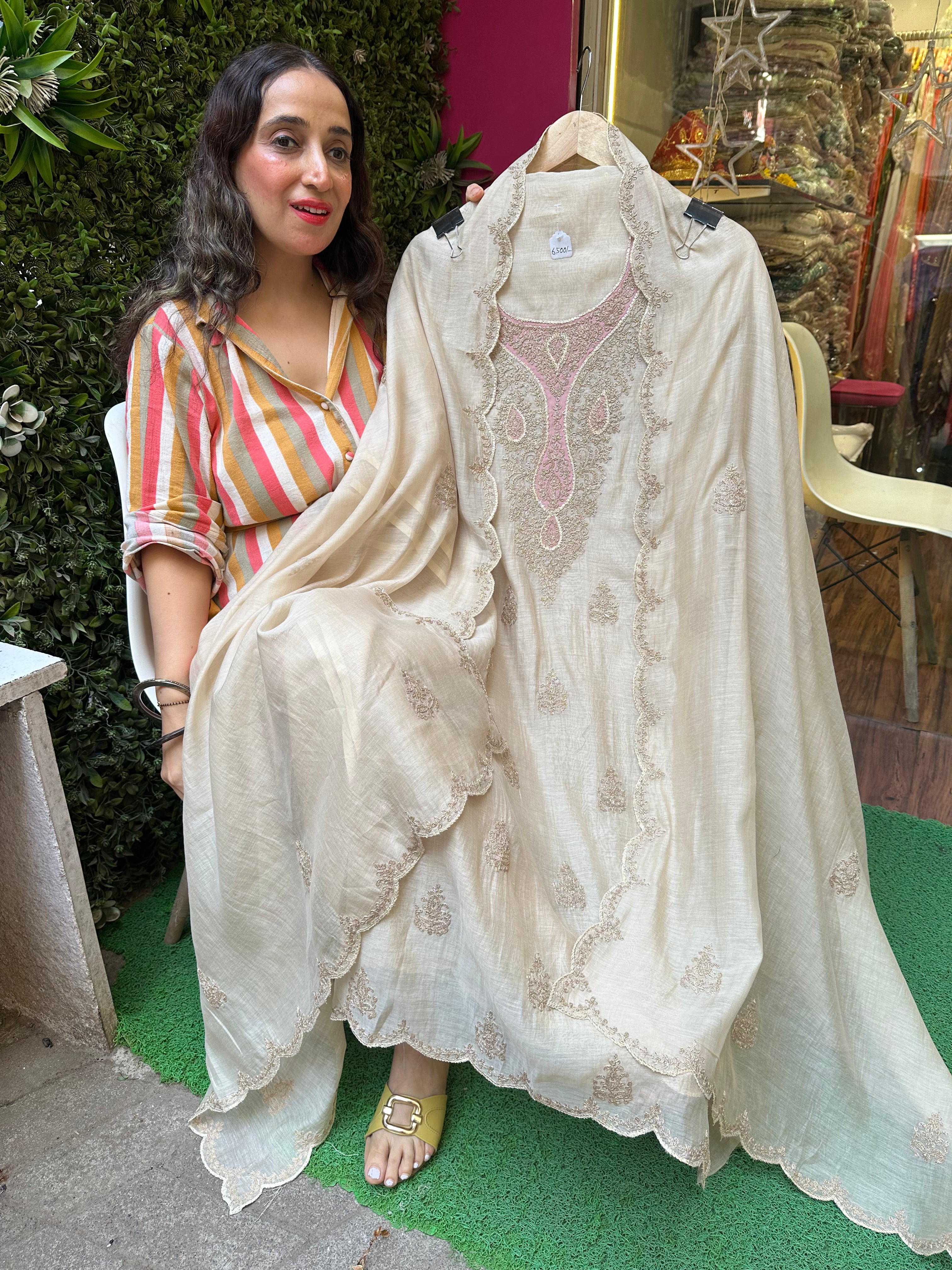 UNSTITCHED DESIGNER MULMUL ANTIQUE WORK SUITS.