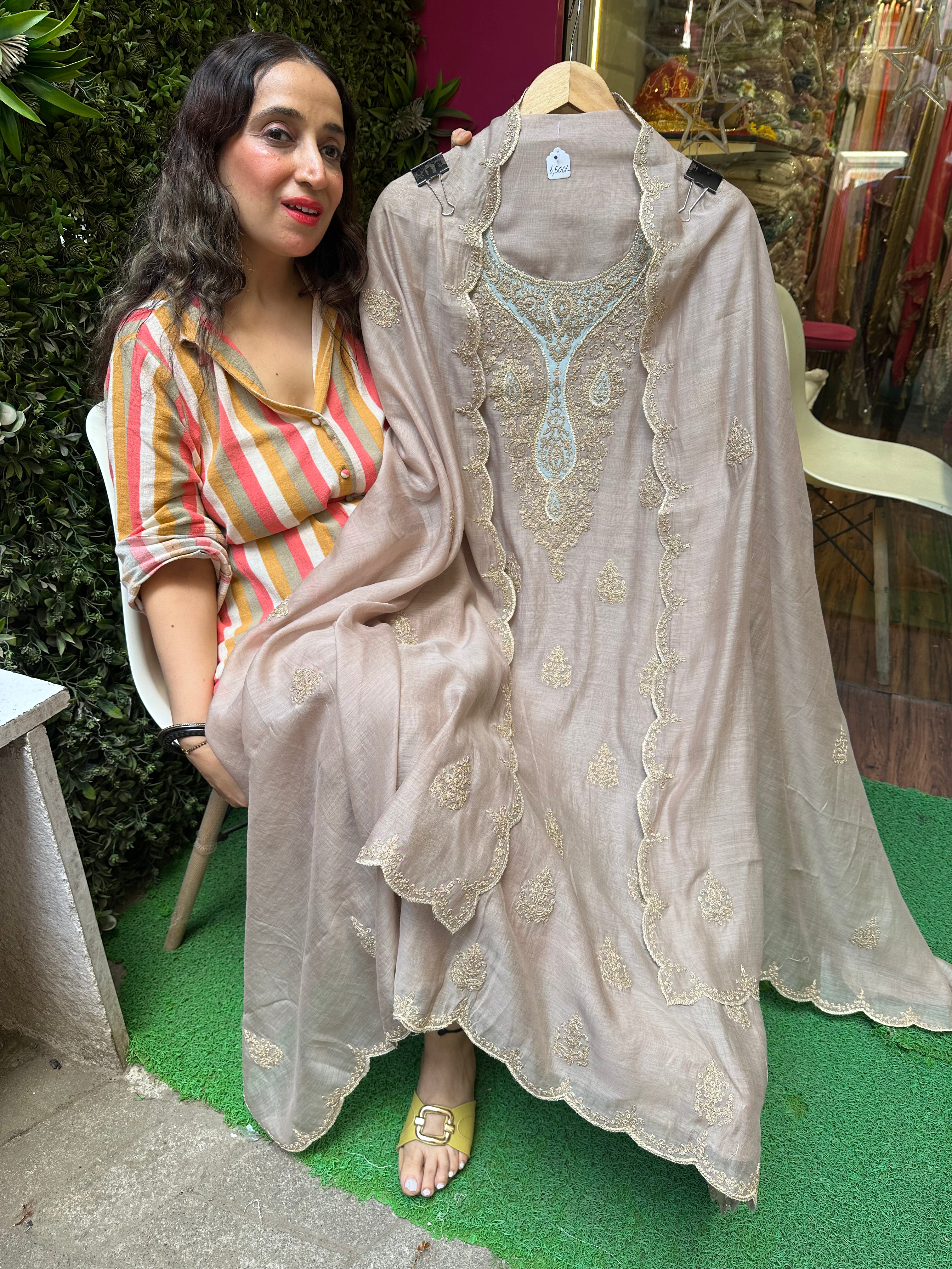 UNSTITCHED DESIGNER MULMUL ANTIQUE WORK SUITS.