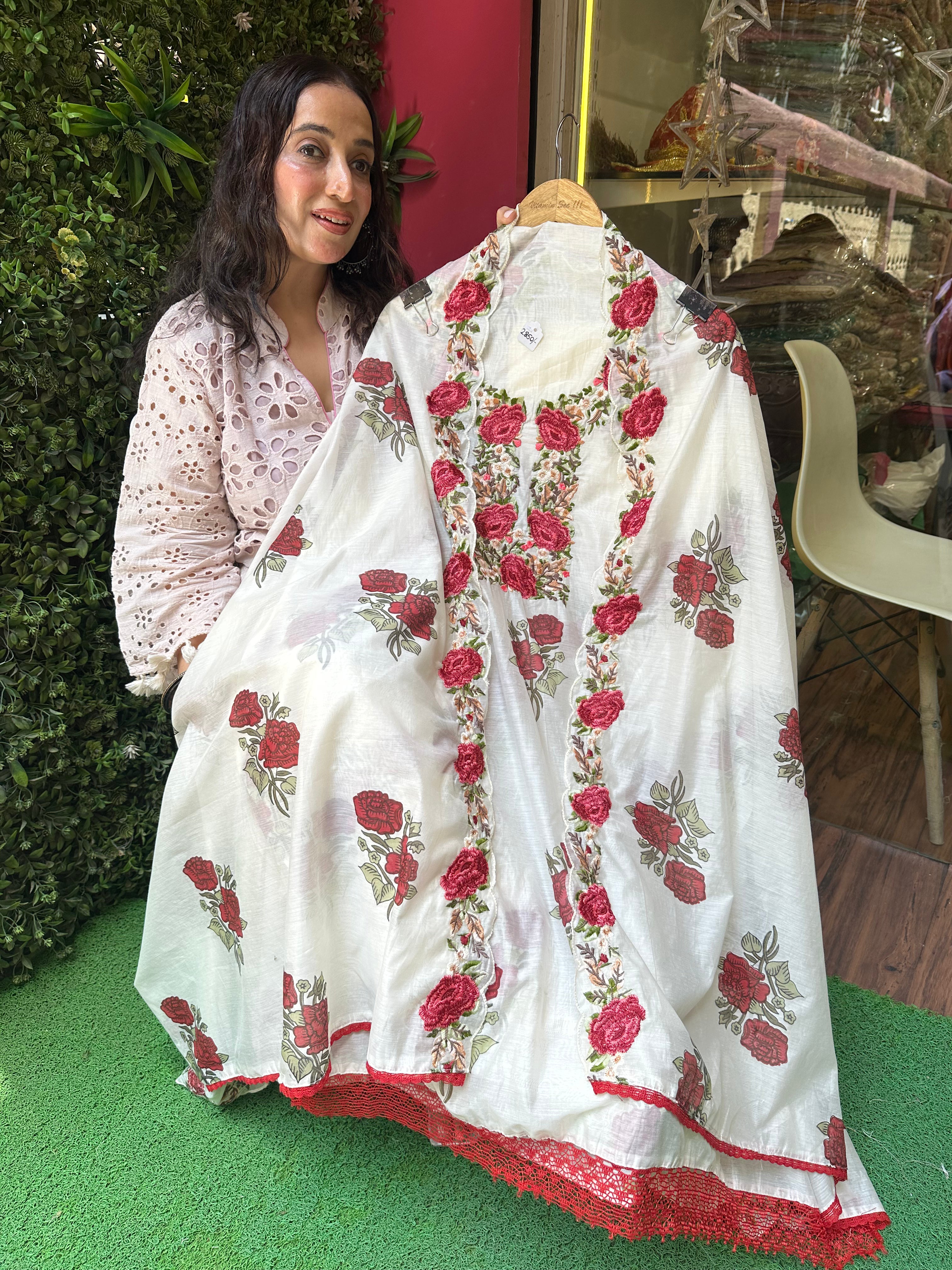 UNSTITCHED PURE MULMUL ROSES SUIT.