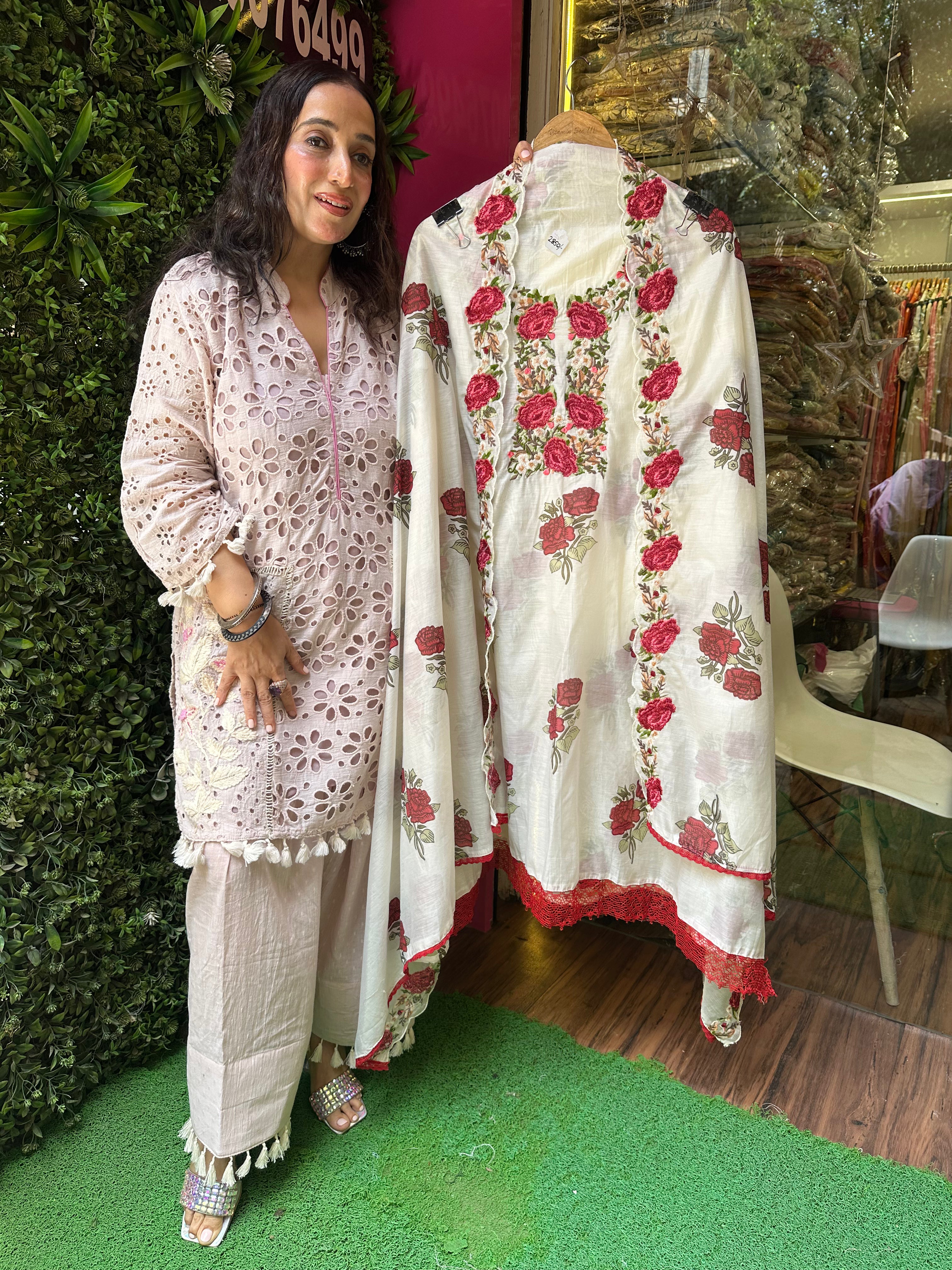 UNSTITCHED PURE MULMUL ROSES SUIT.