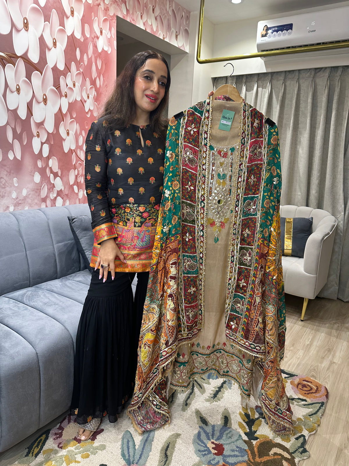 UNSTITCHED PURE TISSUE ORGANZA HANDWORK SUITS.