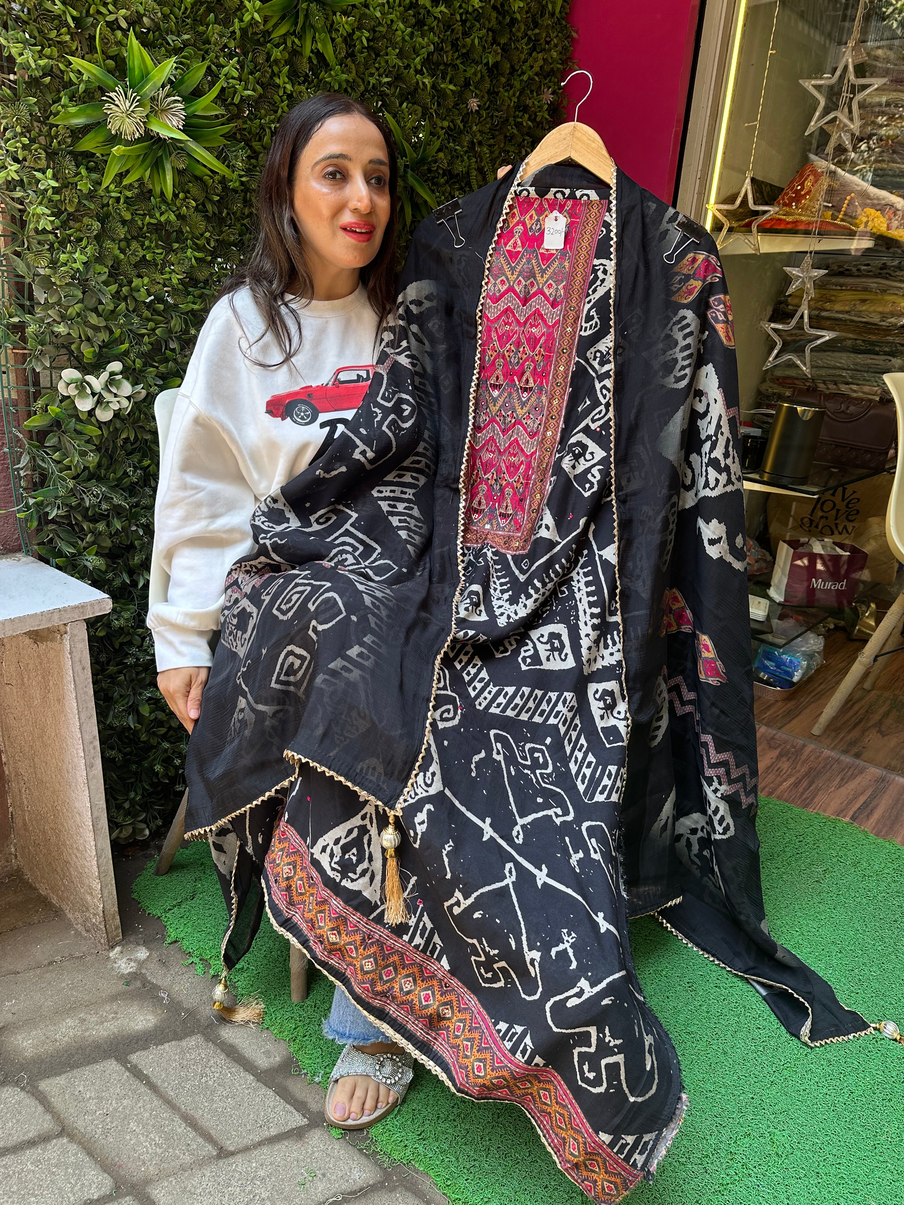 UNSTITCHED VINTAGE IKKAT PRINTING SUITS.