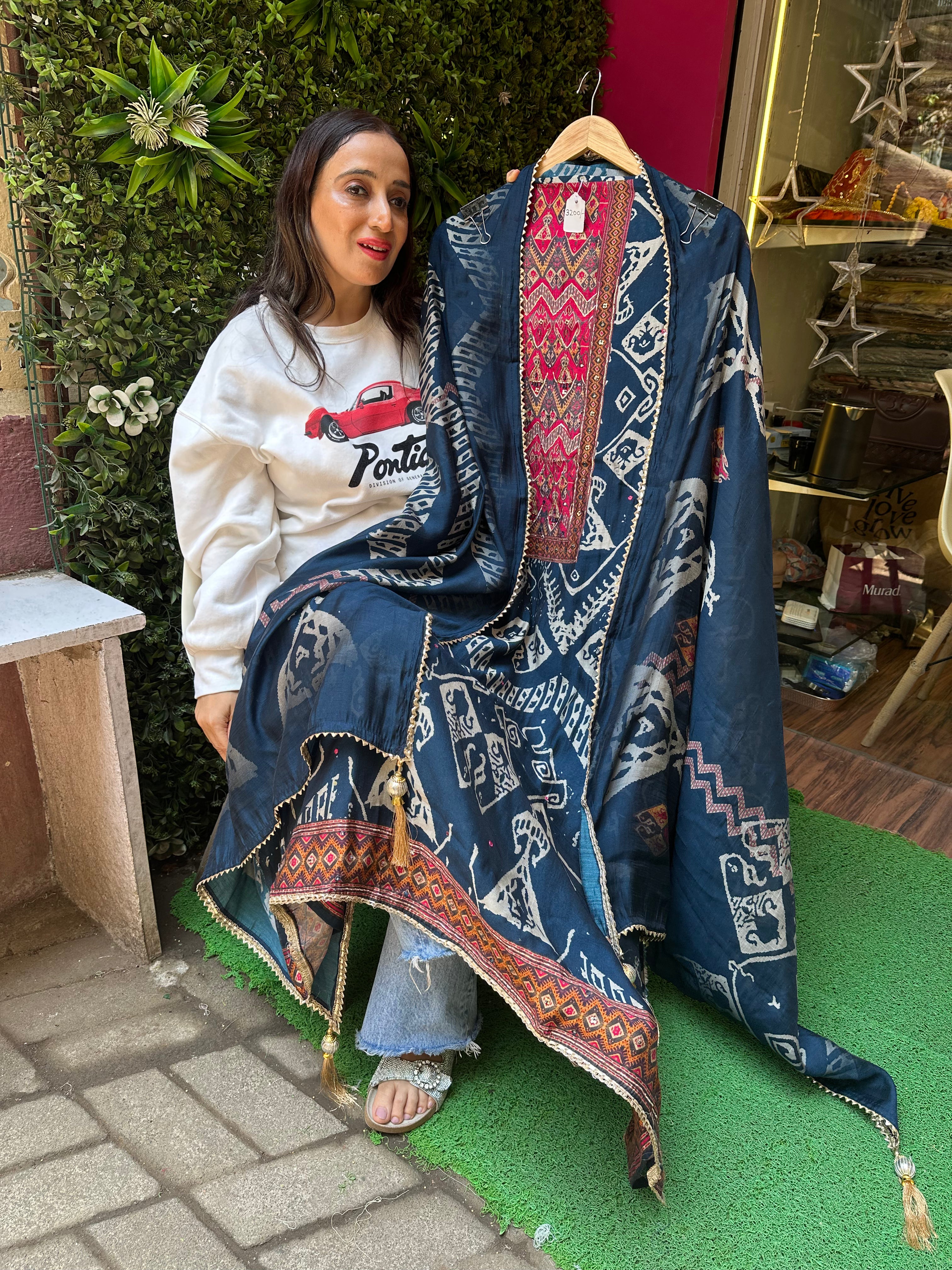 UNSTITCHED VINTAGE IKKAT PRINTING SUITS.