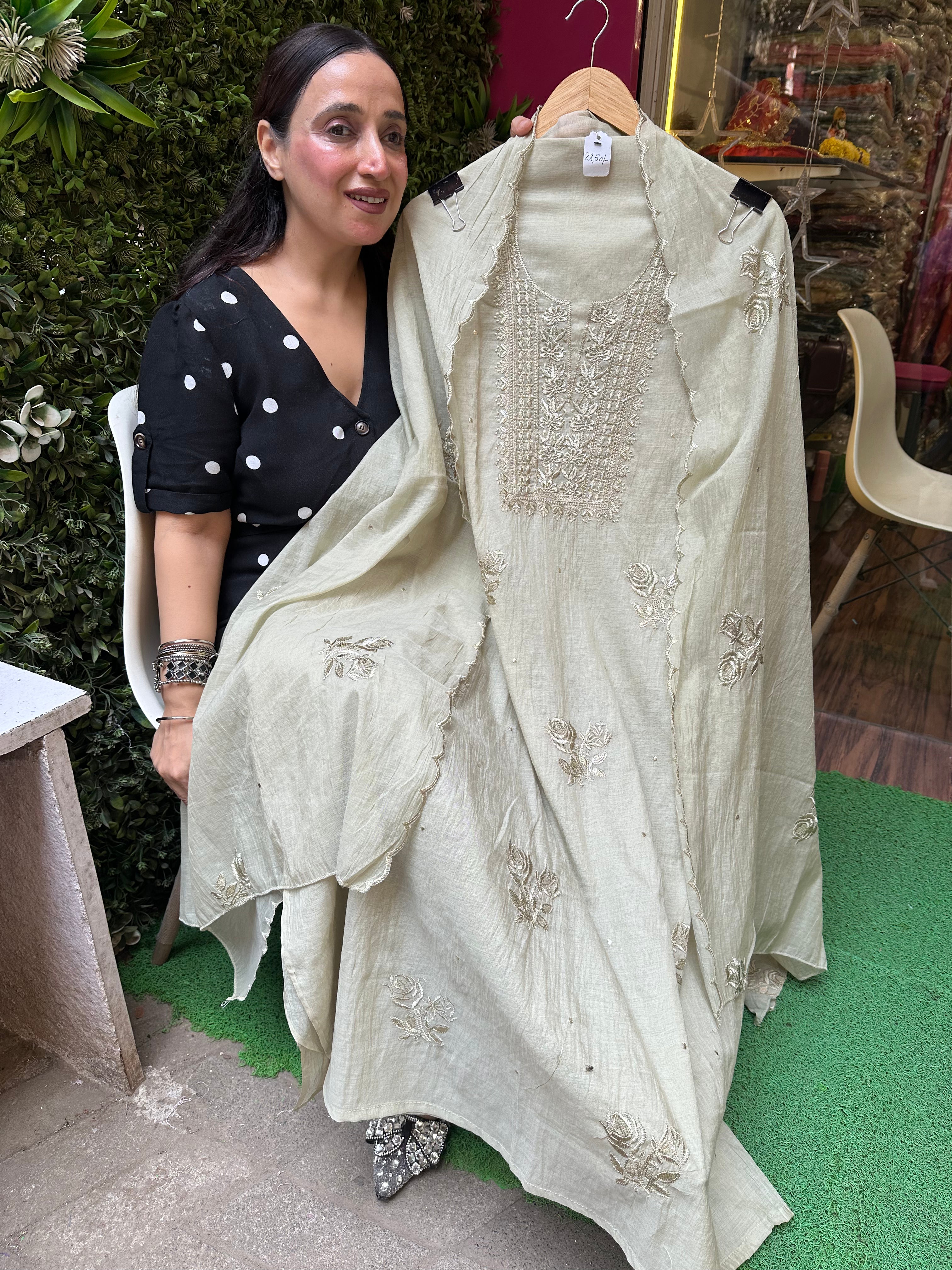 UNSTITCHED PURE MULMUL CHANDERI SUITS.